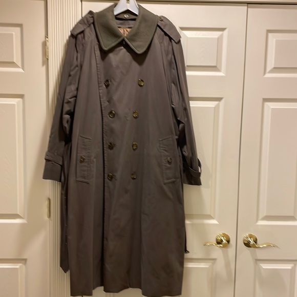 . Burberry Mens Trench coat size 44R AUTHENTIC - Picture 3 of 16